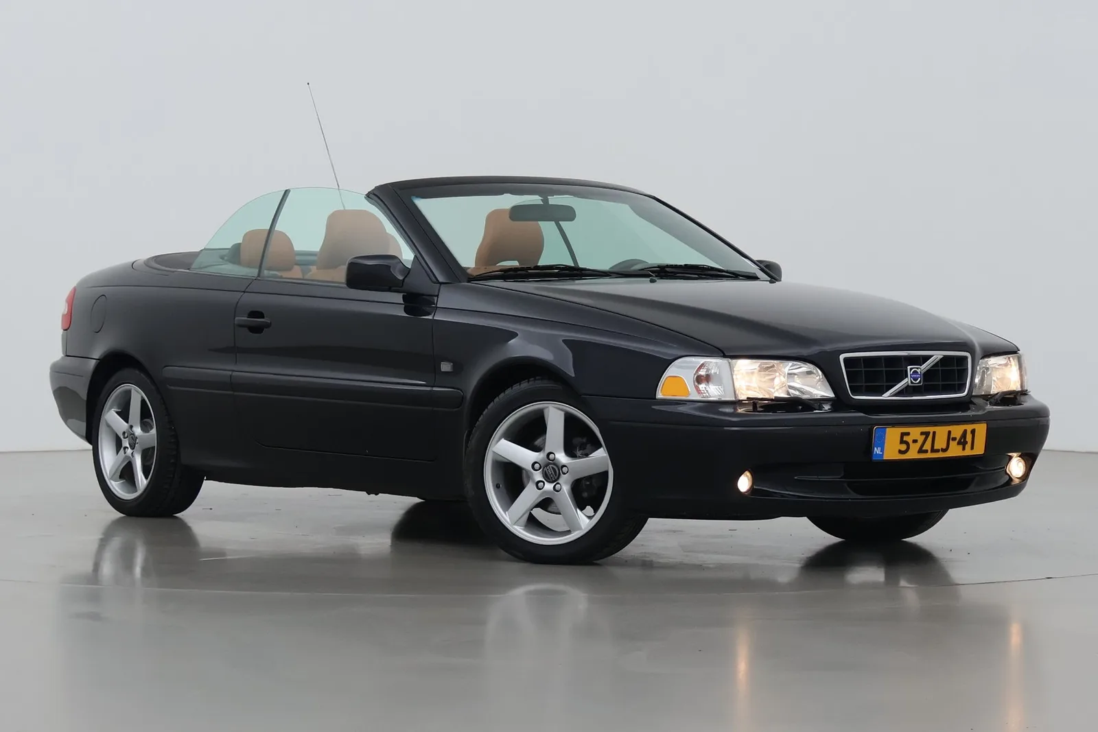 Volvo C70 (2006) — foto 1