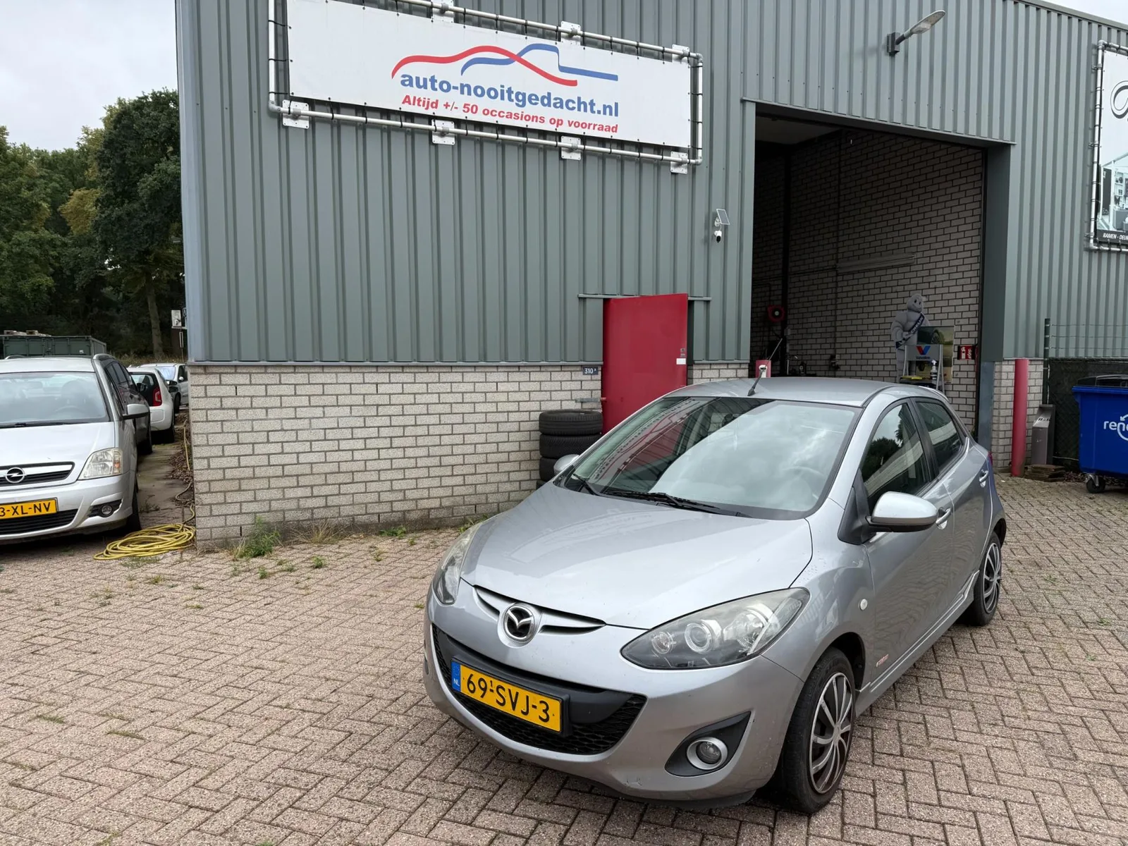Mazda 2 (2011) — foto 1