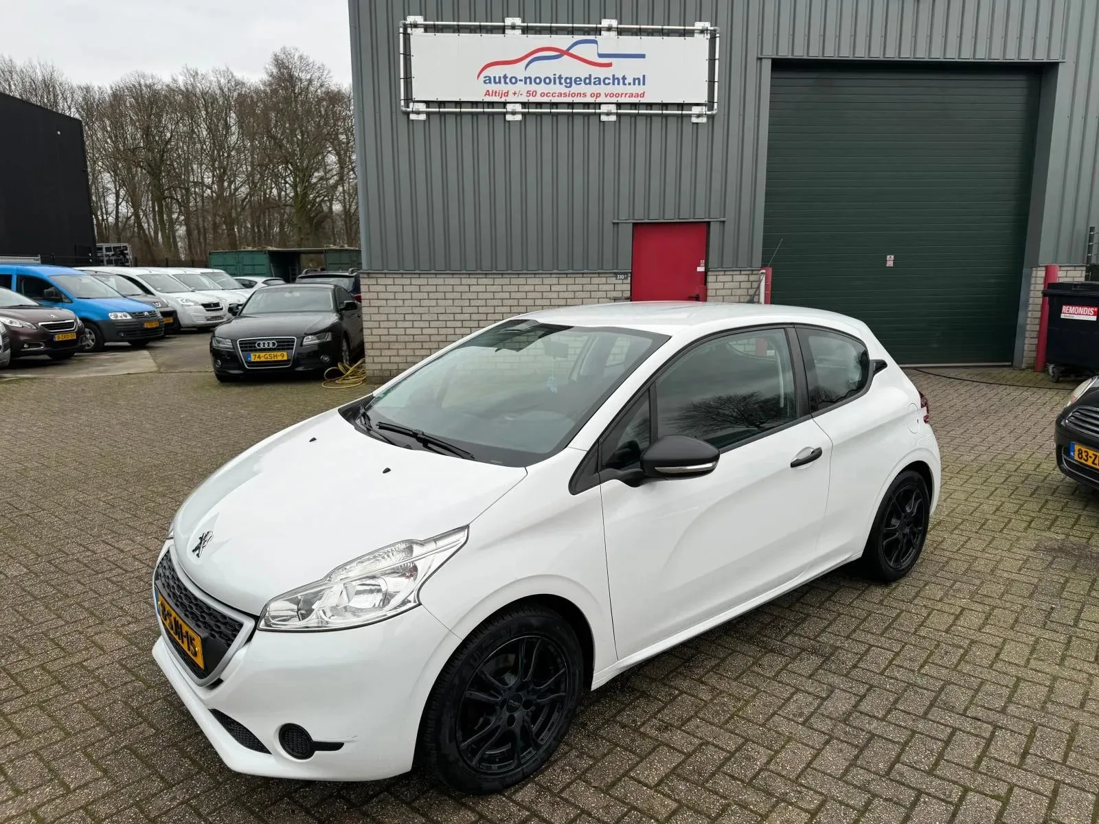 Peugeot 208 (2013) — foto 1