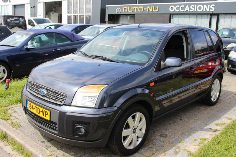 Ford Fusion (2006)