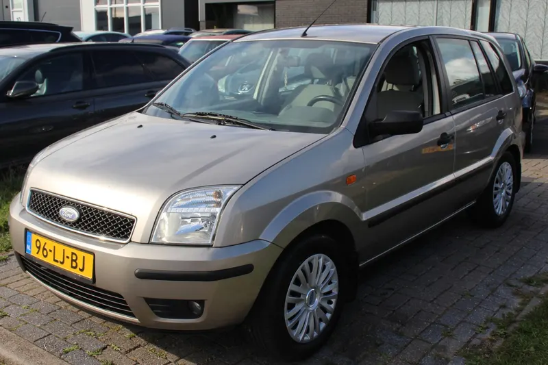 Ford Fusion (2003)