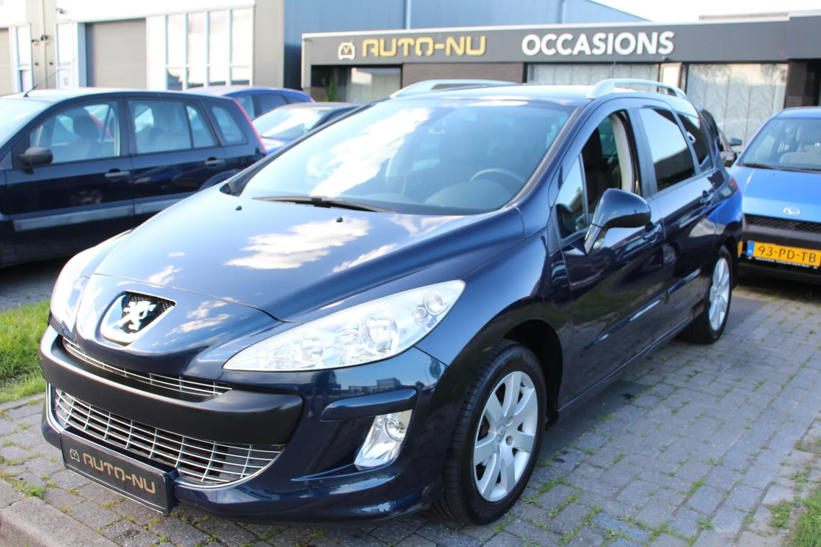 Peugeot 308 (2010) — foto 1