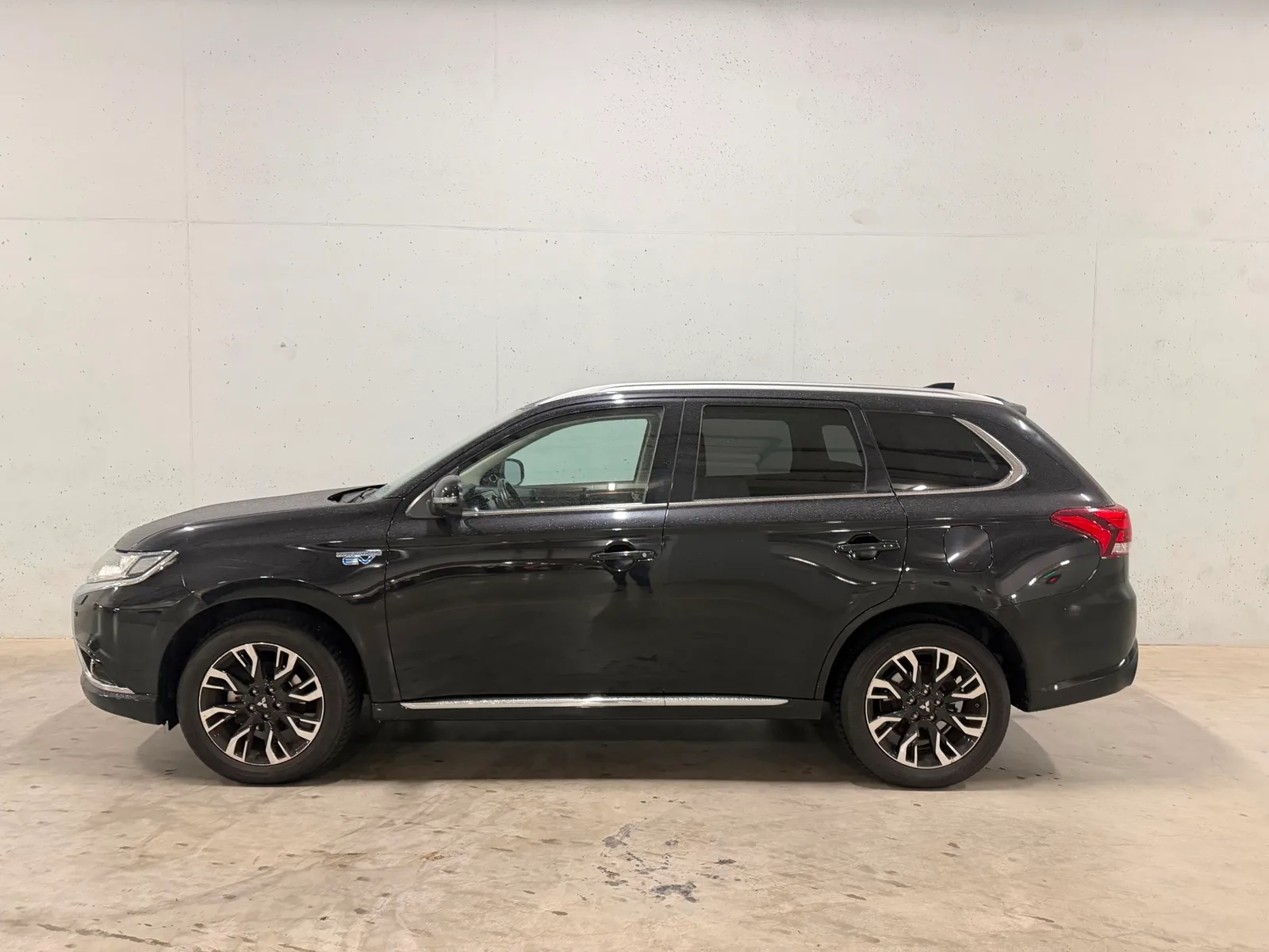 Mitsubishi Outlander (2015) — foto 1