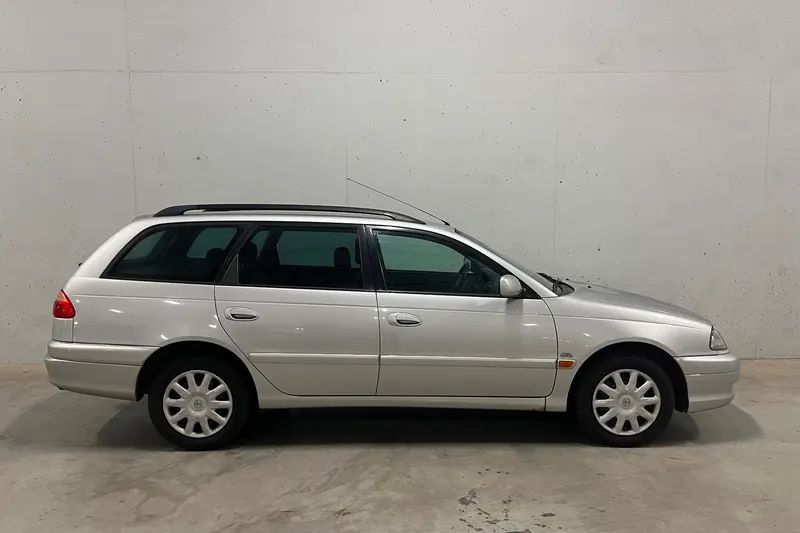 Toyota Avensis (2002)