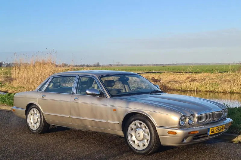 Daimler Super Eight (1998)