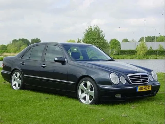 Mercedes-Benz E-Klasse (2000) — foto 1