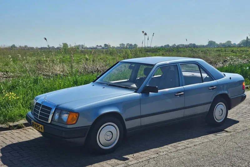 Mercedes-Benz 200-Serie (1985)