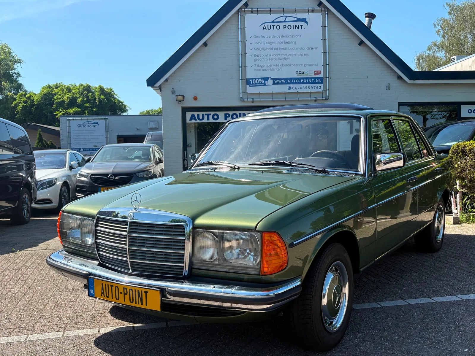 Mercedes-Benz 200-Serie (1980) — foto 1