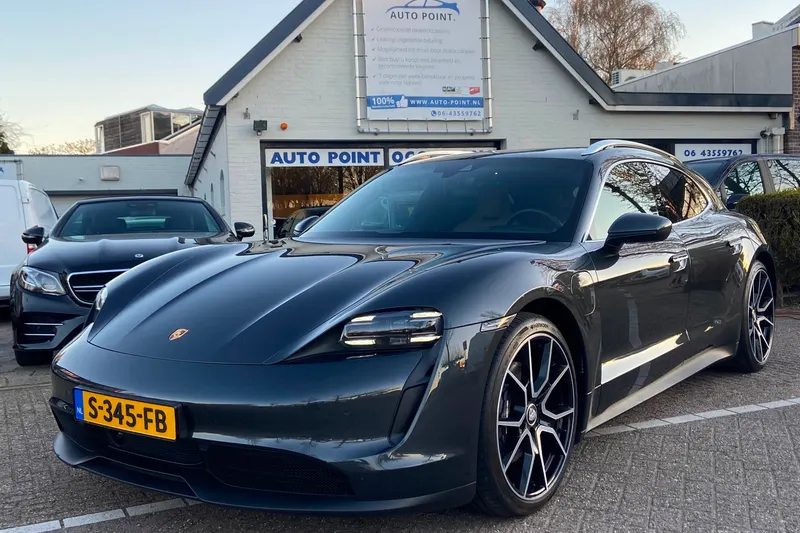 Porsche Taycan (2023)
