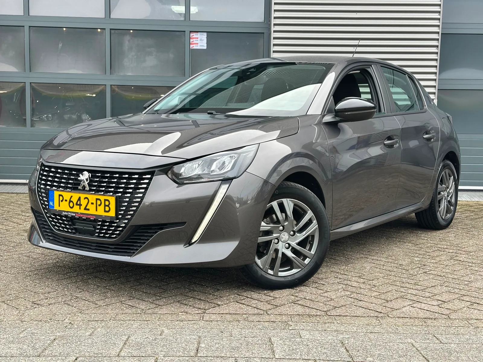 Peugeot 208 (2022) — foto 1