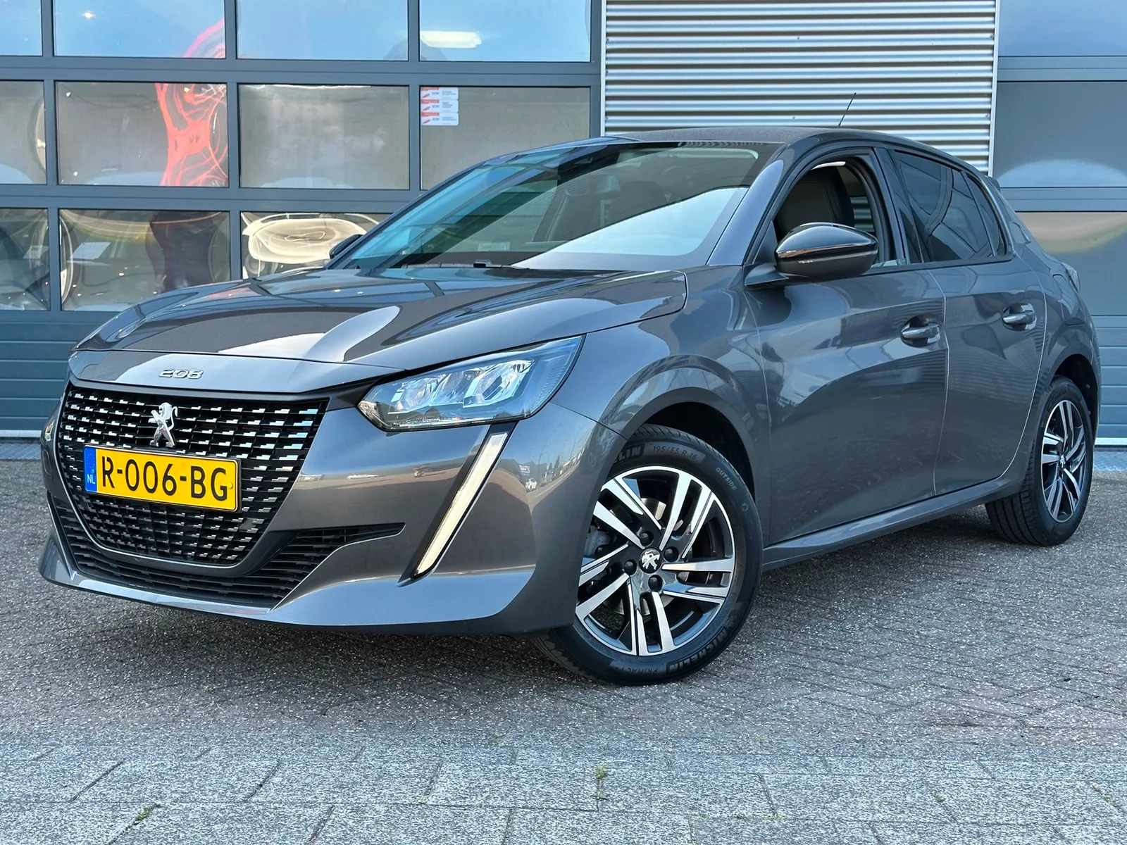 Peugeot 208 (2022) — foto 1