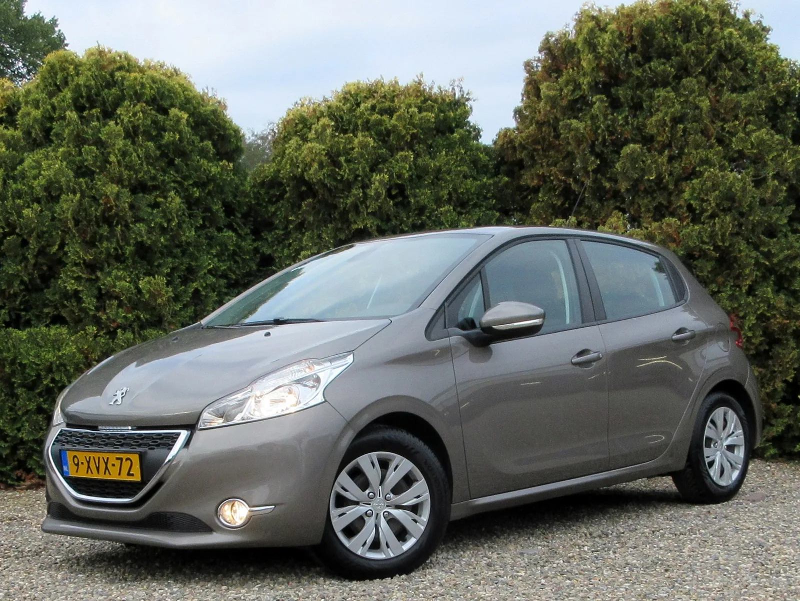 Peugeot 208 (2014) — foto 1