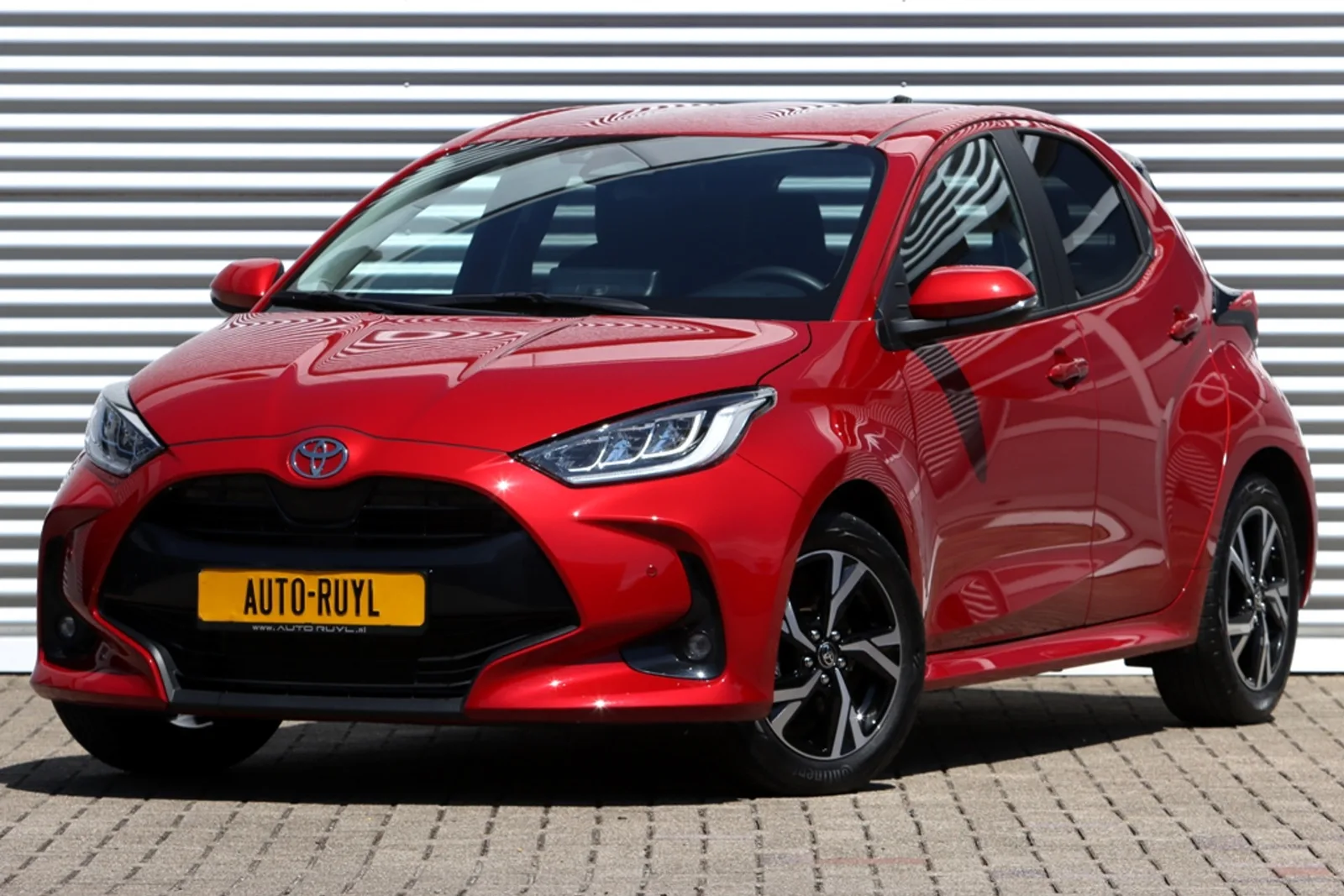 Toyota Yaris (2025) — foto 1