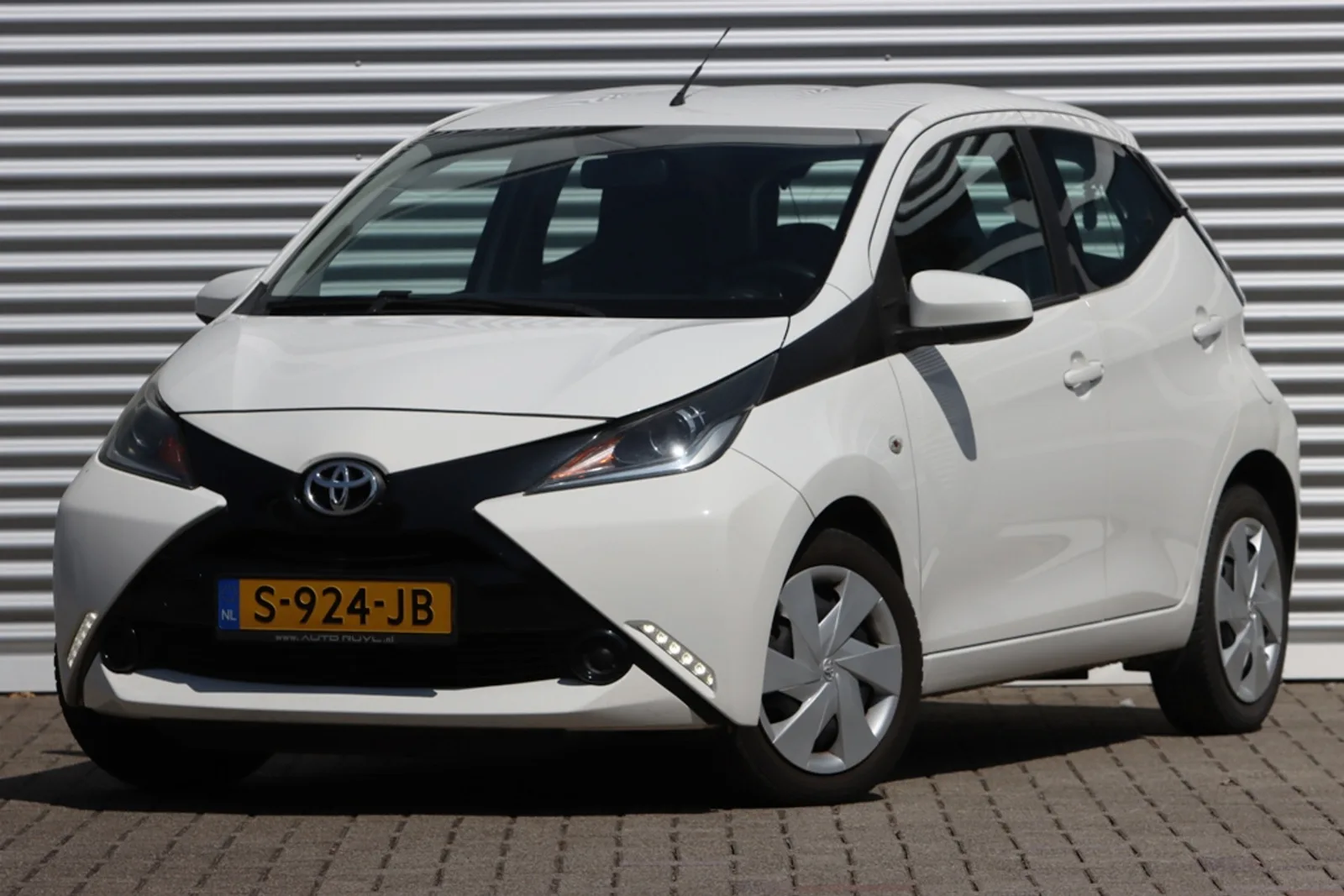 Toyota Aygo (2015) — foto 1