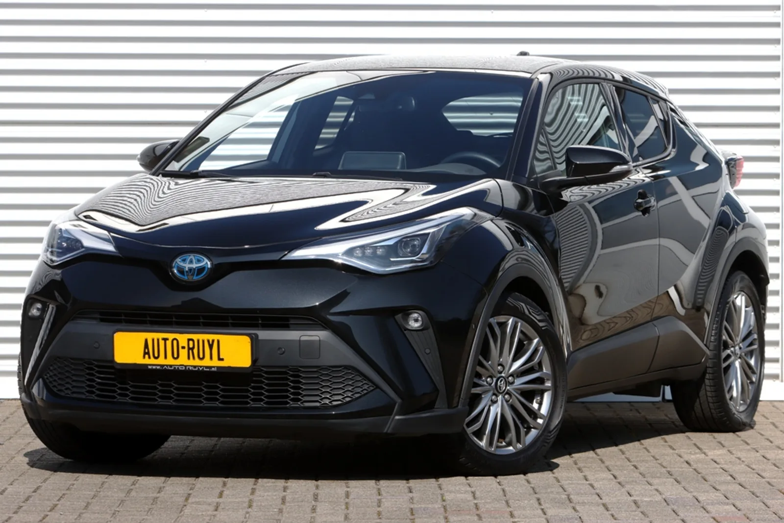 Toyota C-HR (2024) — foto 1