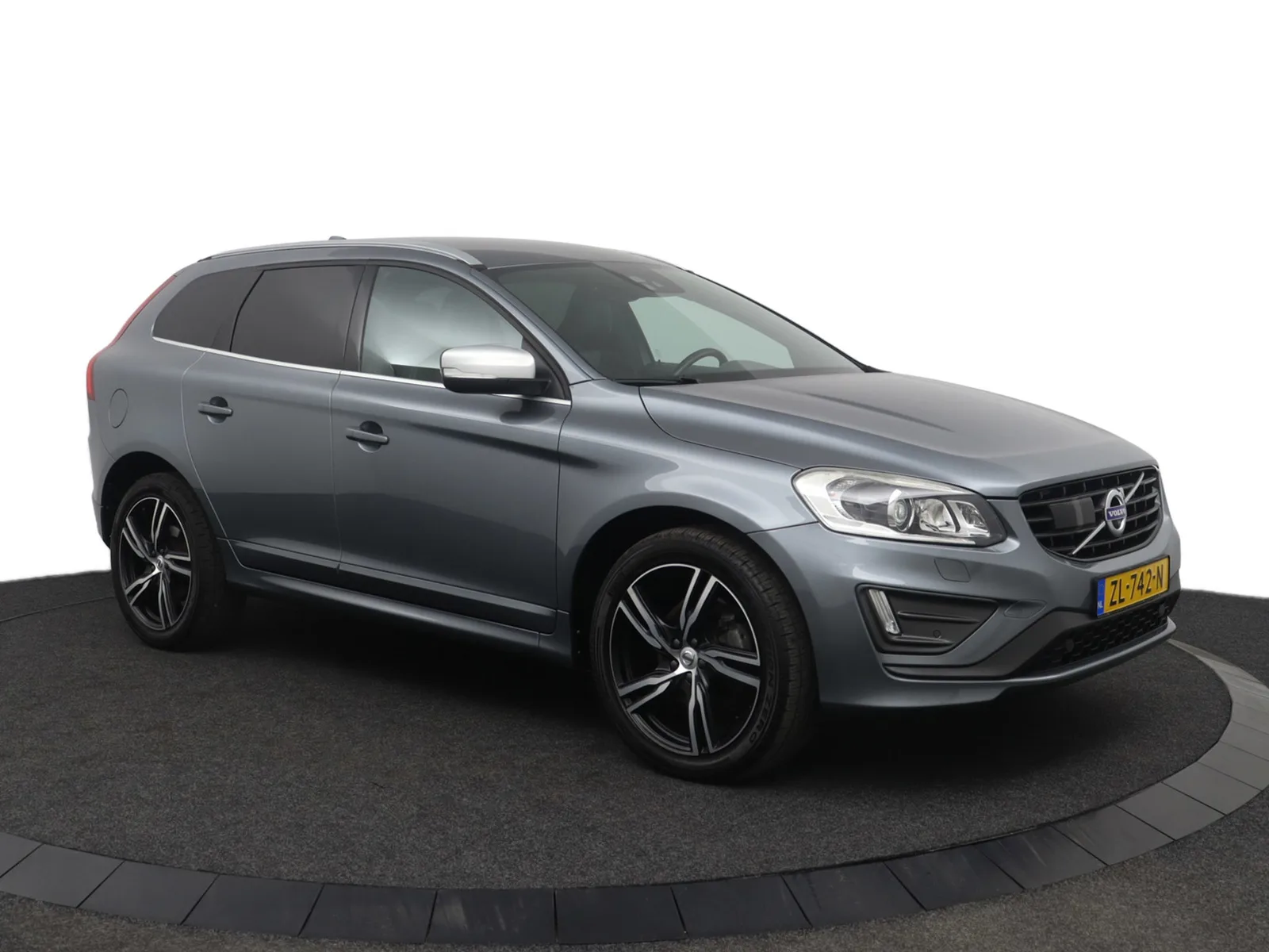 Volvo XC60 (2017) — foto 1