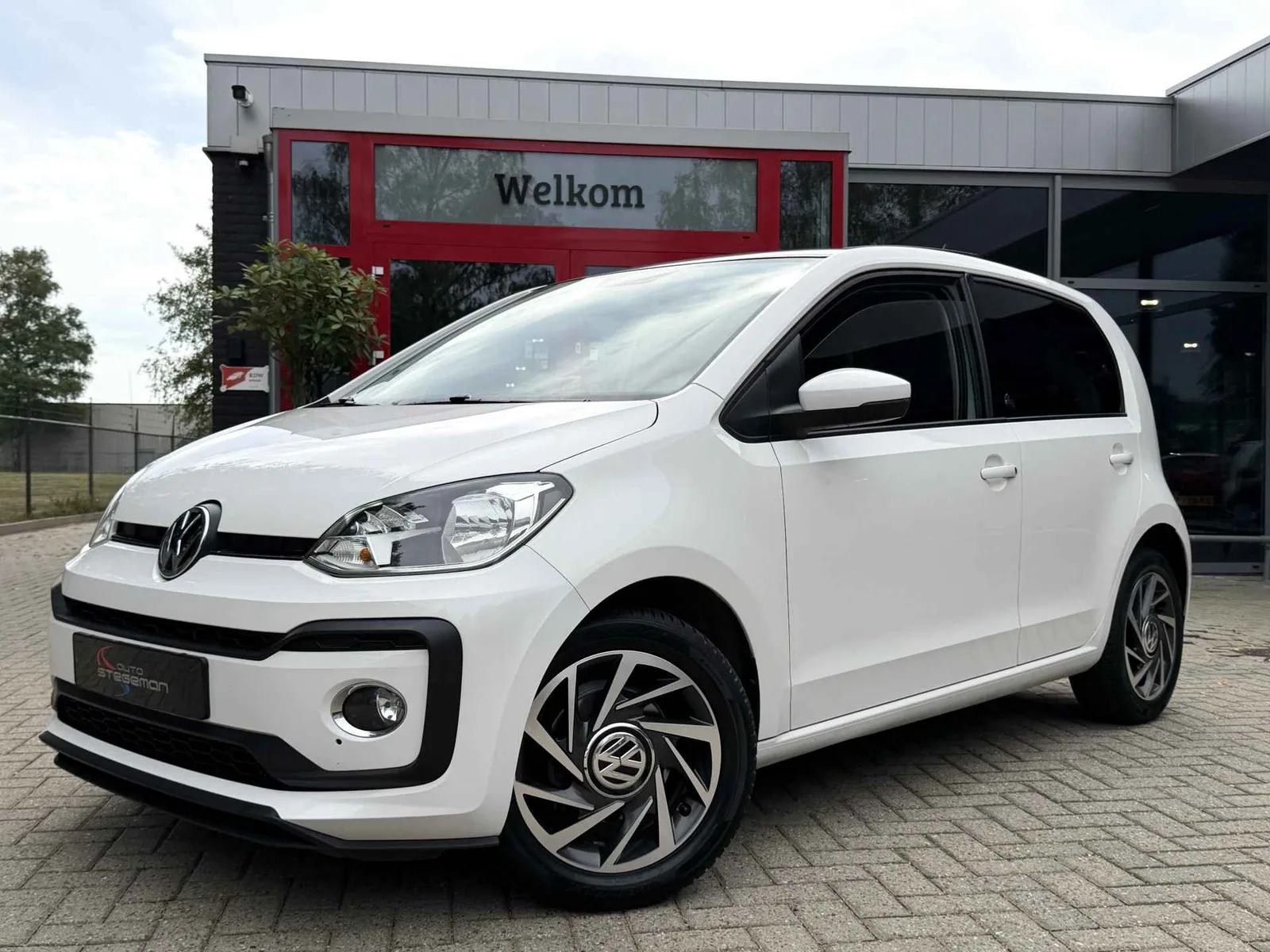 Volkswagen Up (2017) — foto 1