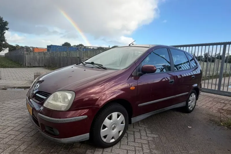 Nissan Almera Tino (2005)