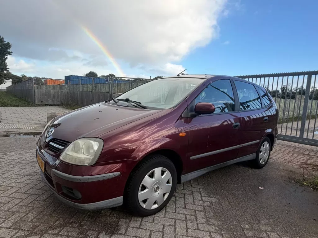 Nissan Almera Tino (2005) — foto 1