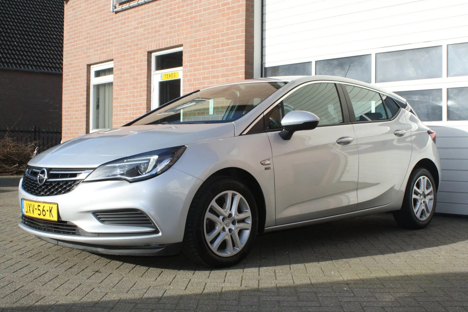 Opel Astra (2019) — foto 1