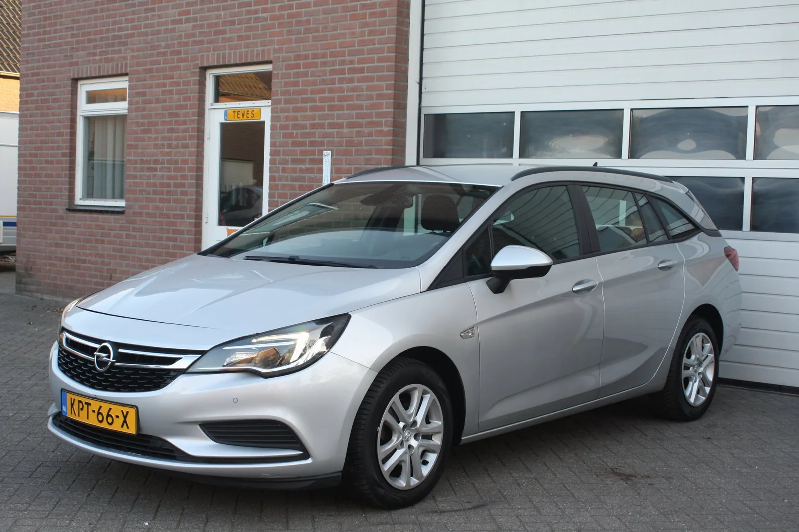 Opel Astra Sports Tourer (2018) — foto 1