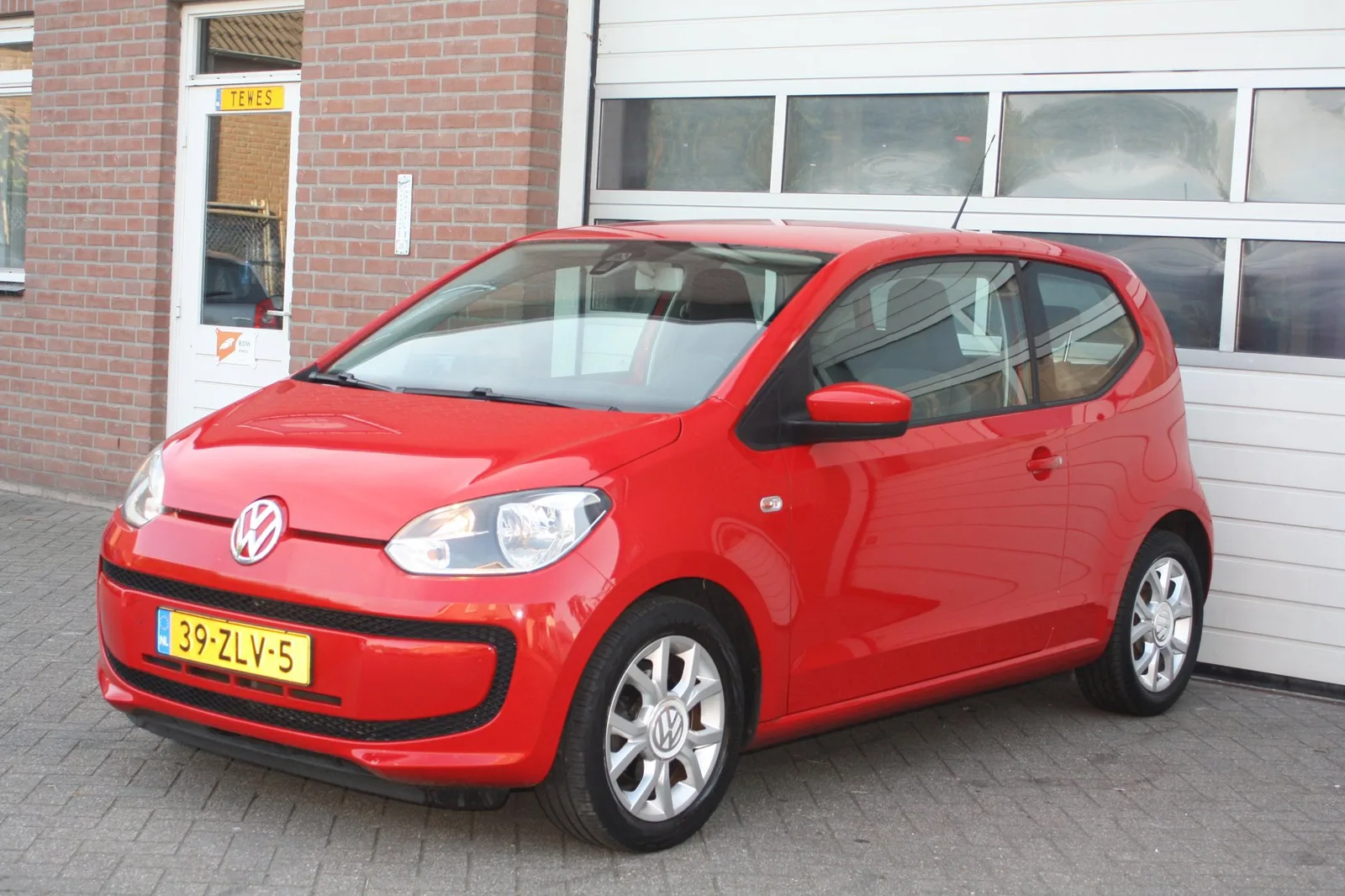 Volkswagen Up! (2013) — foto 1