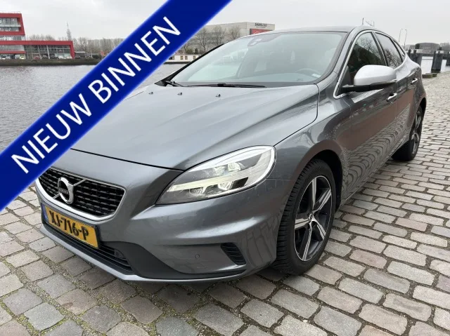 Volvo V40 (2019) — foto 1