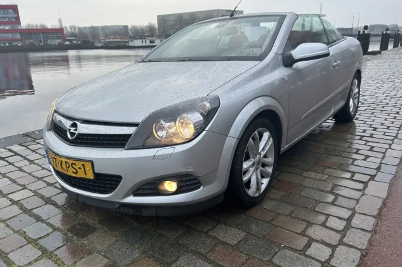 Opel Astra (2010)
