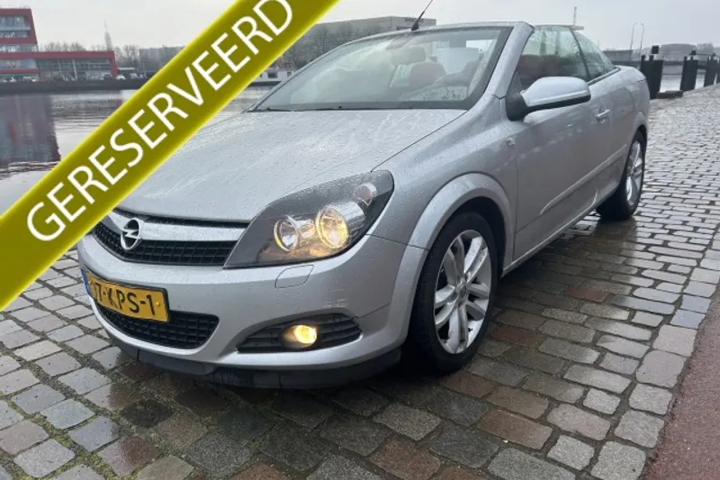 Opel Astra (2010)