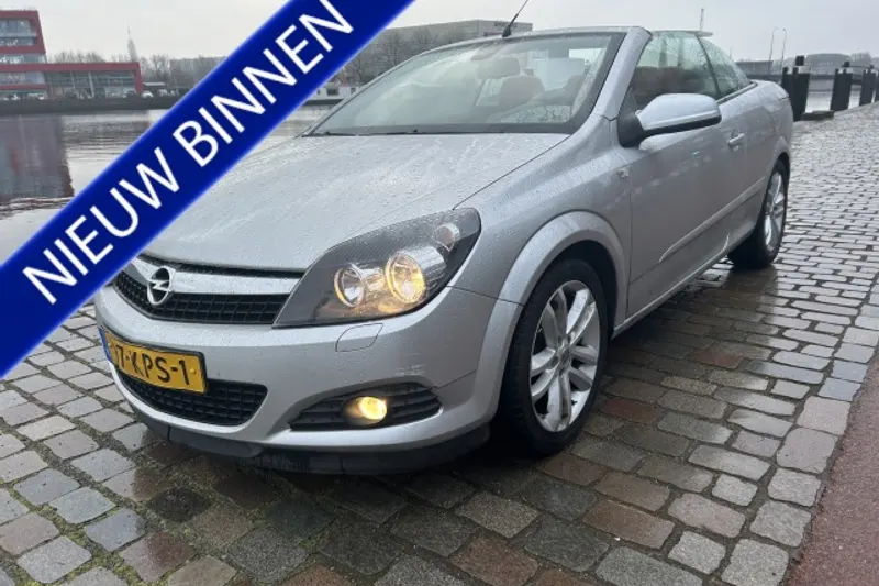 Opel Astra (2010)
