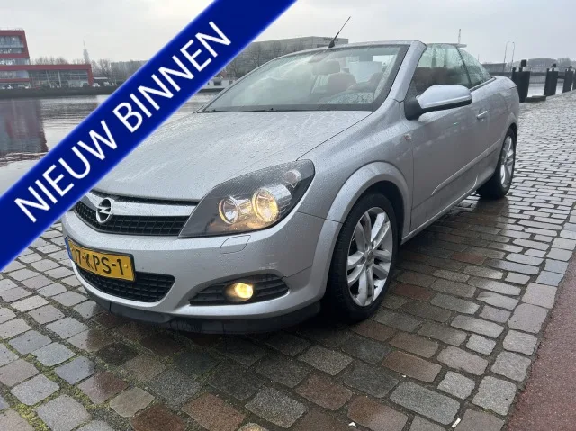 Opel Astra (2010) — foto 1