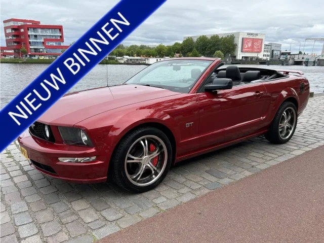 Ford Mustang (2008) — foto 1