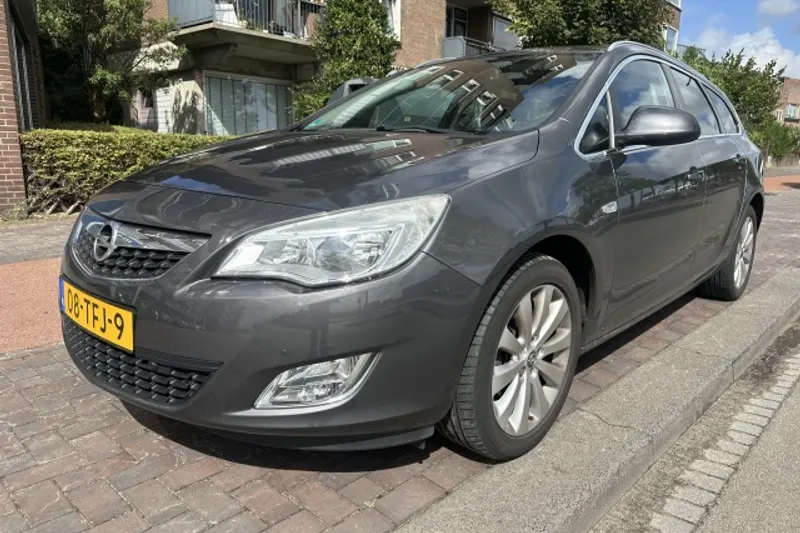 Opel Astra (2012)