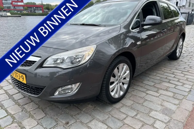 Opel Astra (2012)