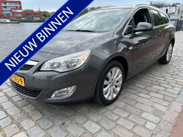 Opel Astra (2012) — foto 1
