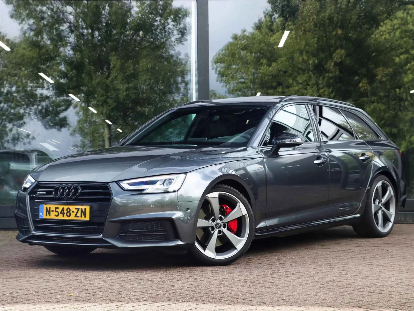 Audi A4 (2018) — foto 1
