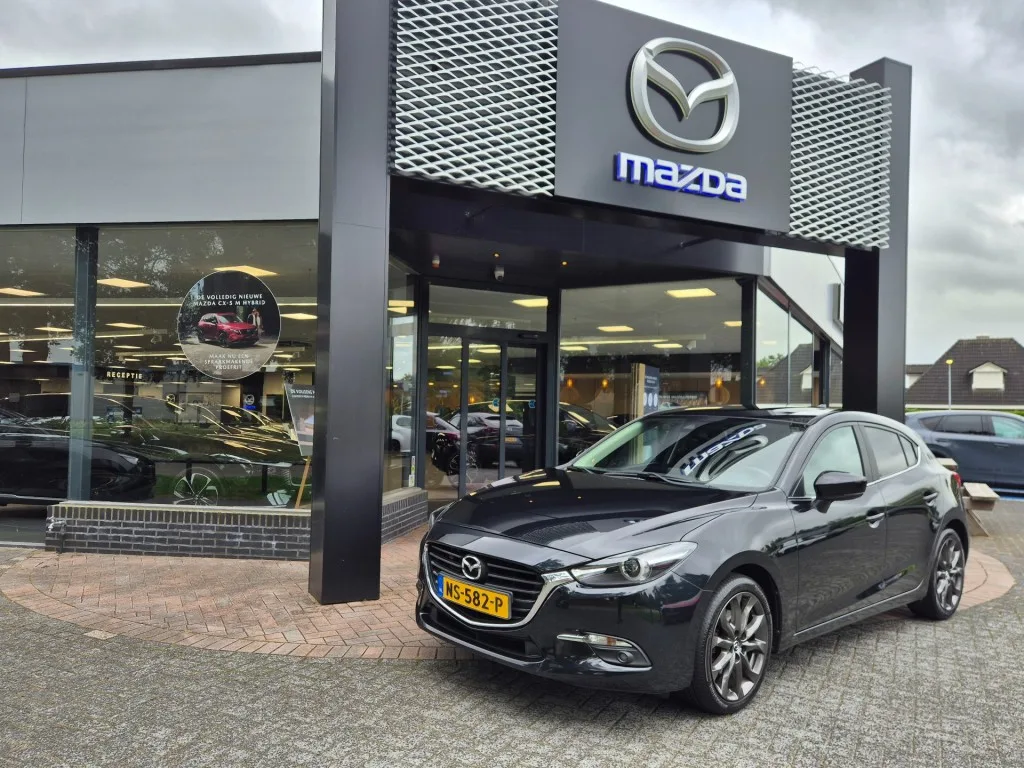 Mazda 3 (2017) — foto 1