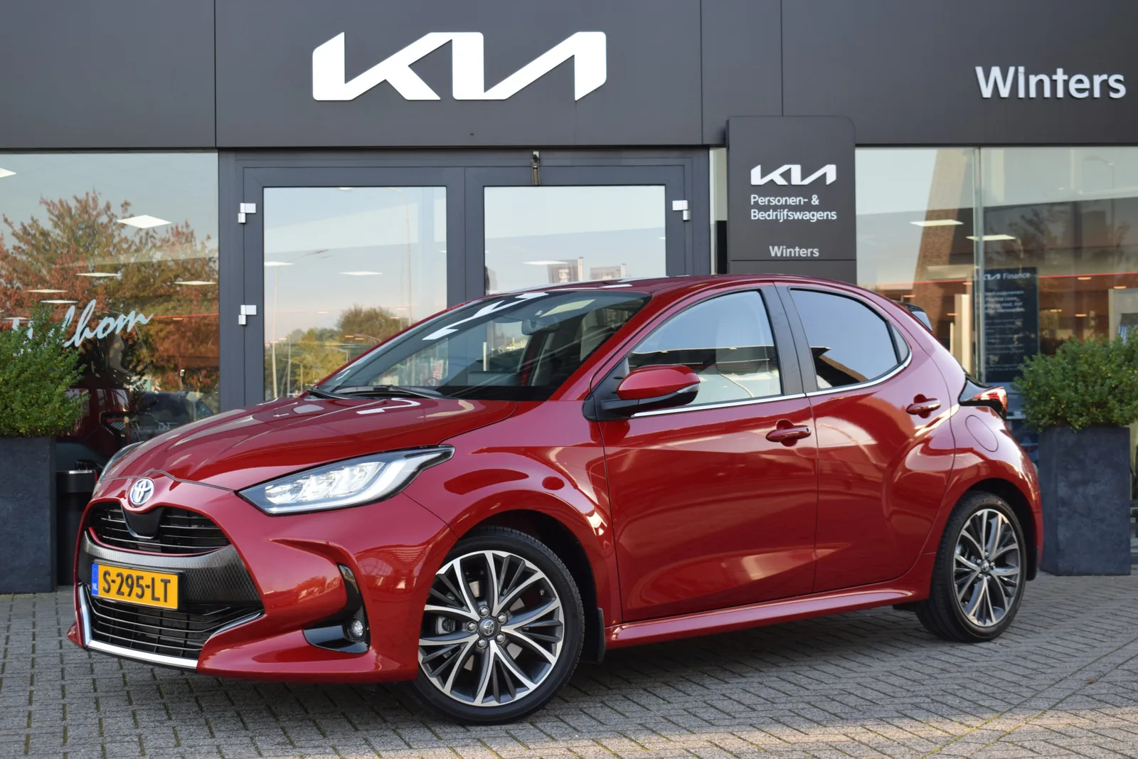 Toyota Yaris (2023) — foto 1