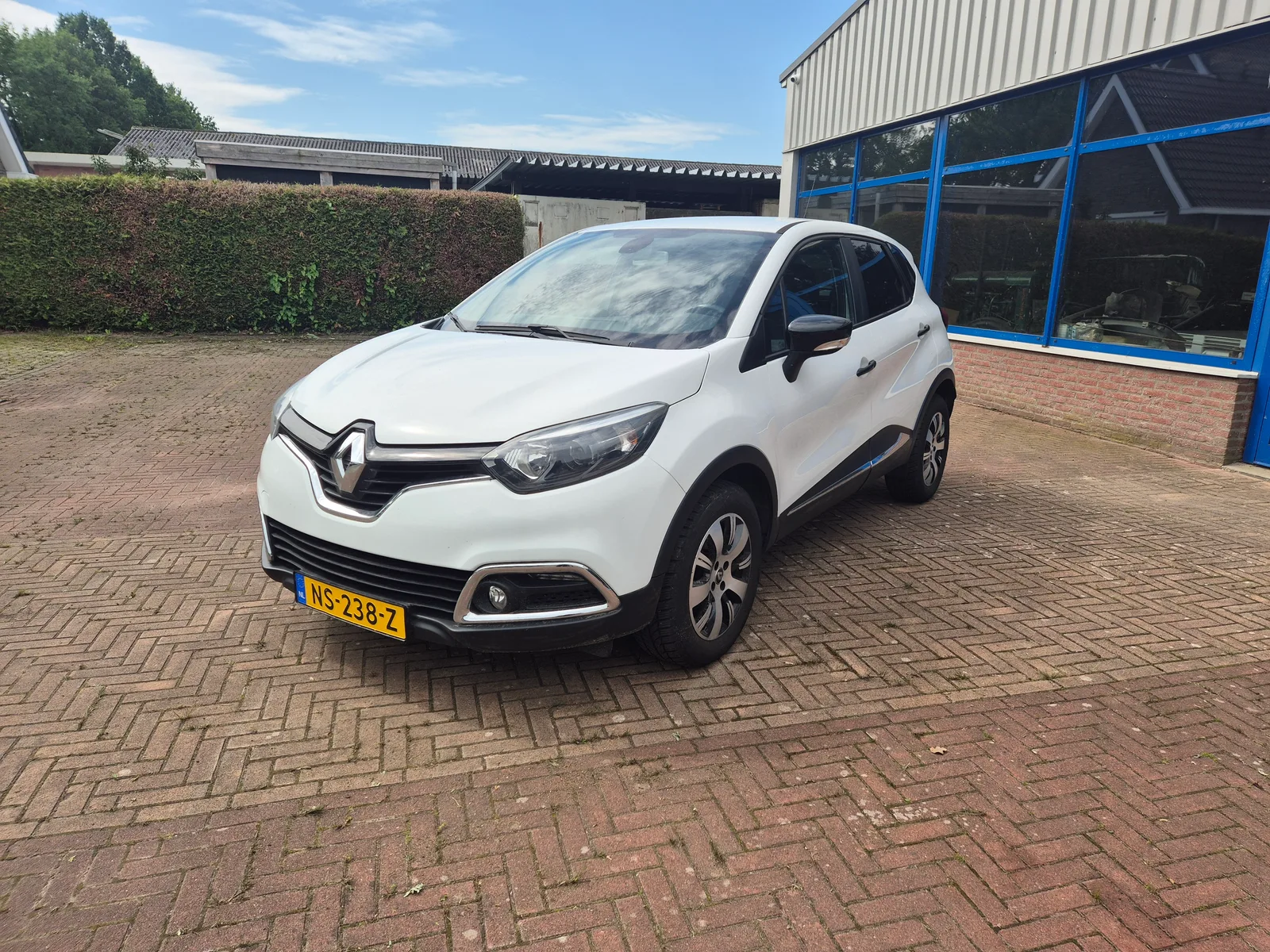 Renault Captur (2017) — foto 1