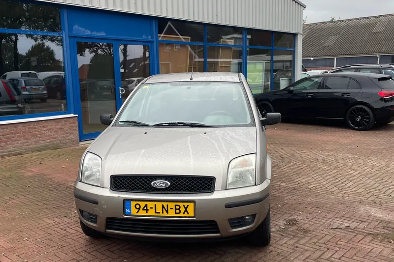Ford Fusion; 1.4i (2003)