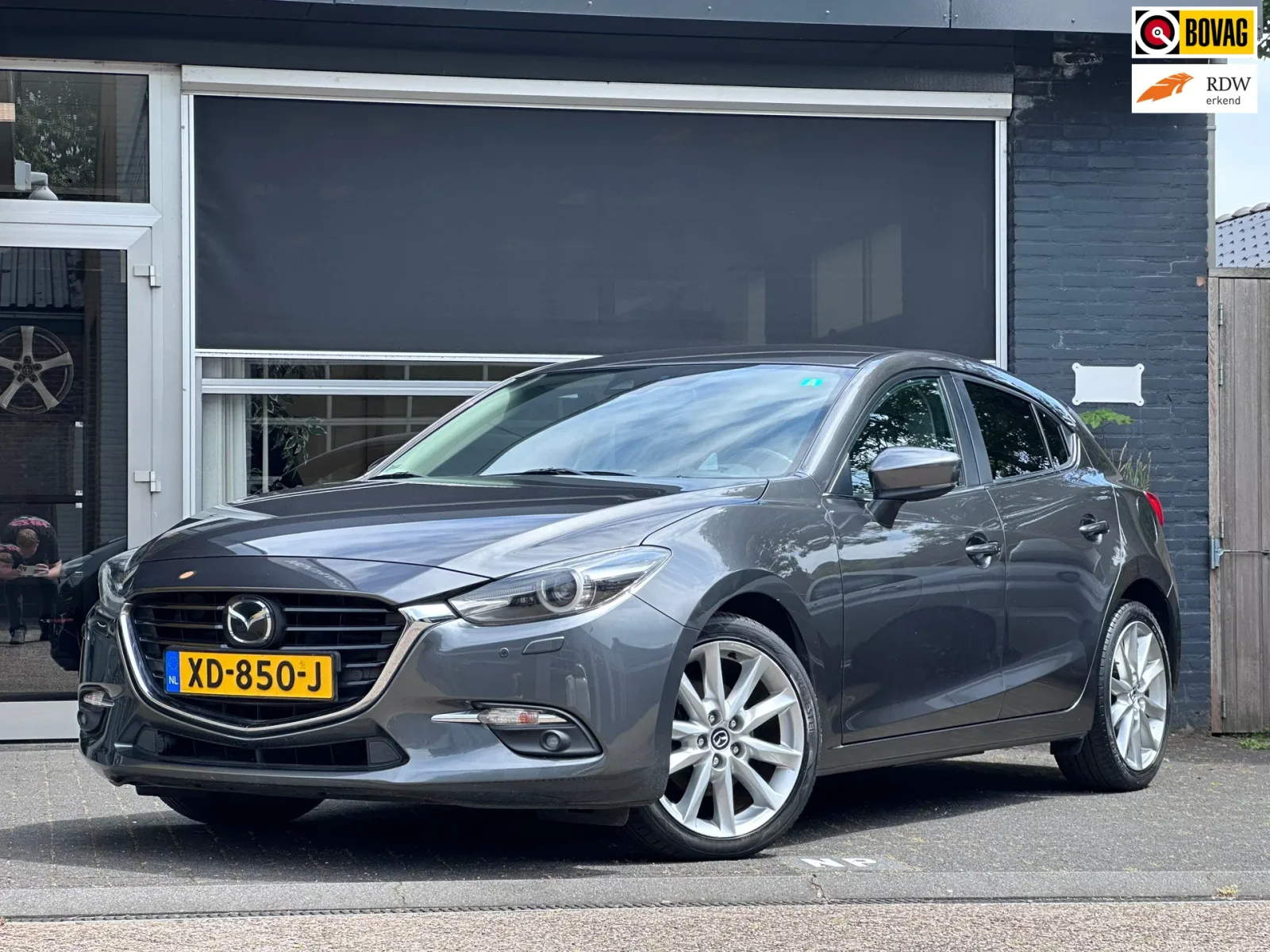 Mazda 3 (2017) — foto 1