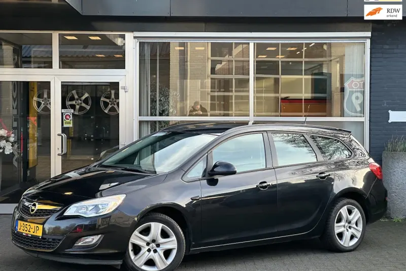 Opel Astra (2011)