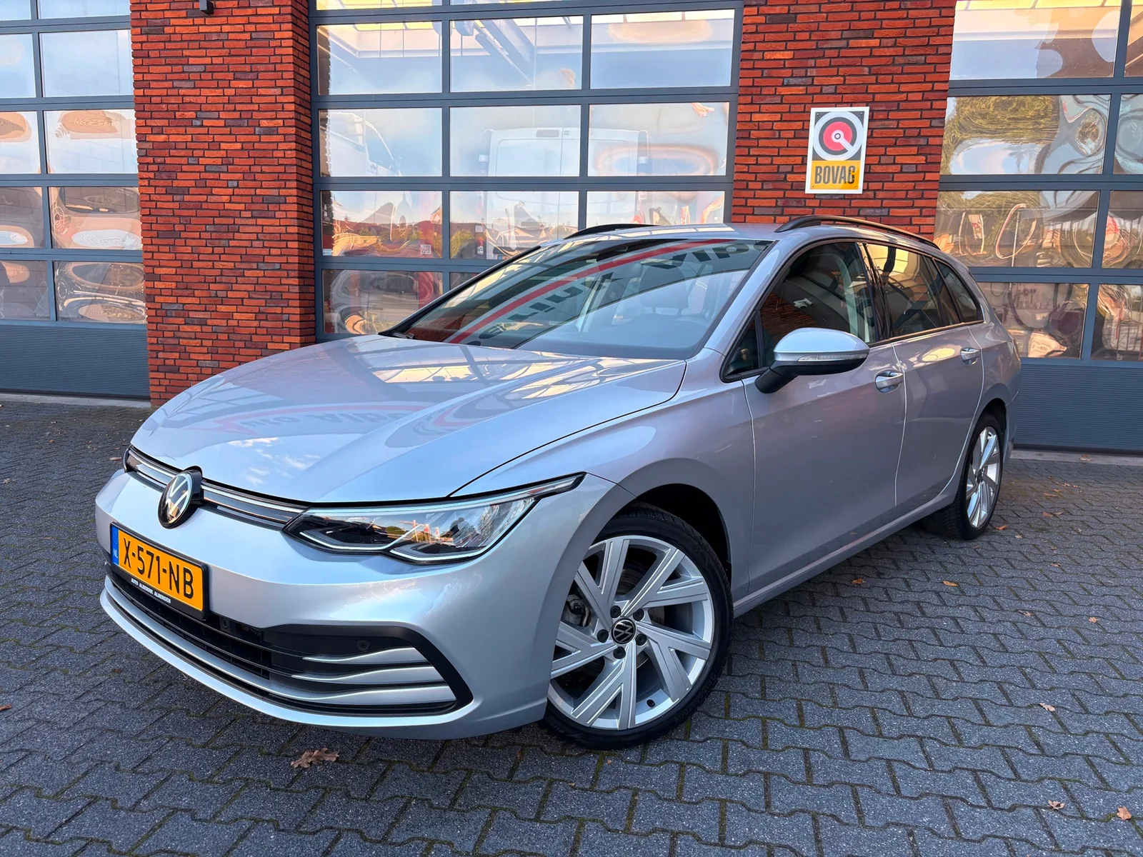 Volkswagen Golf (2023) — foto 1