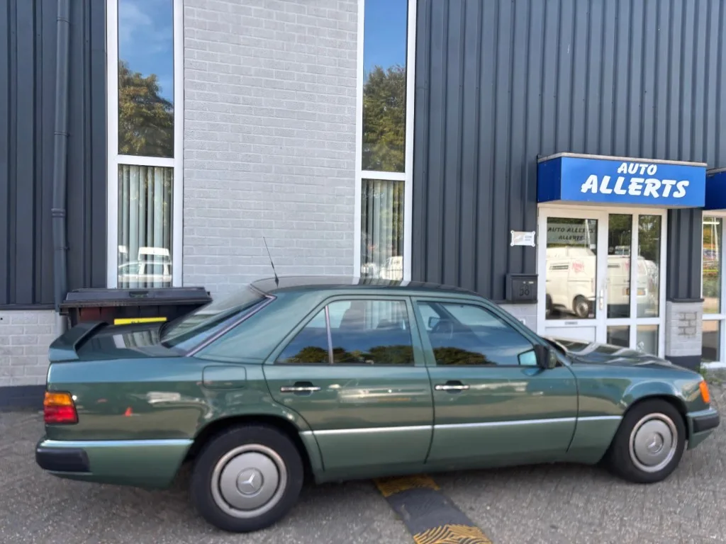 Mercedes-Benz 200-Serie (1991) — foto 1