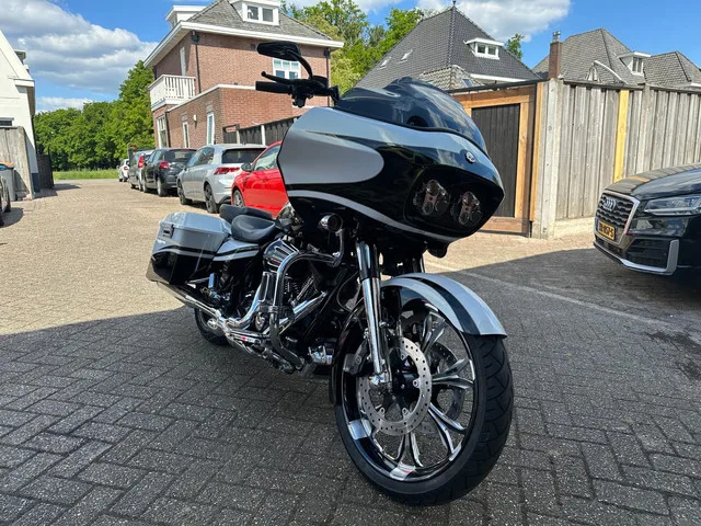 Harley-Davidson Road Glide (2012) — foto 1