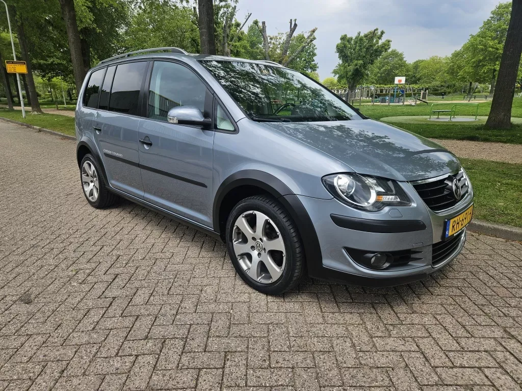 Volkswagen Touran (2008) — foto 1
