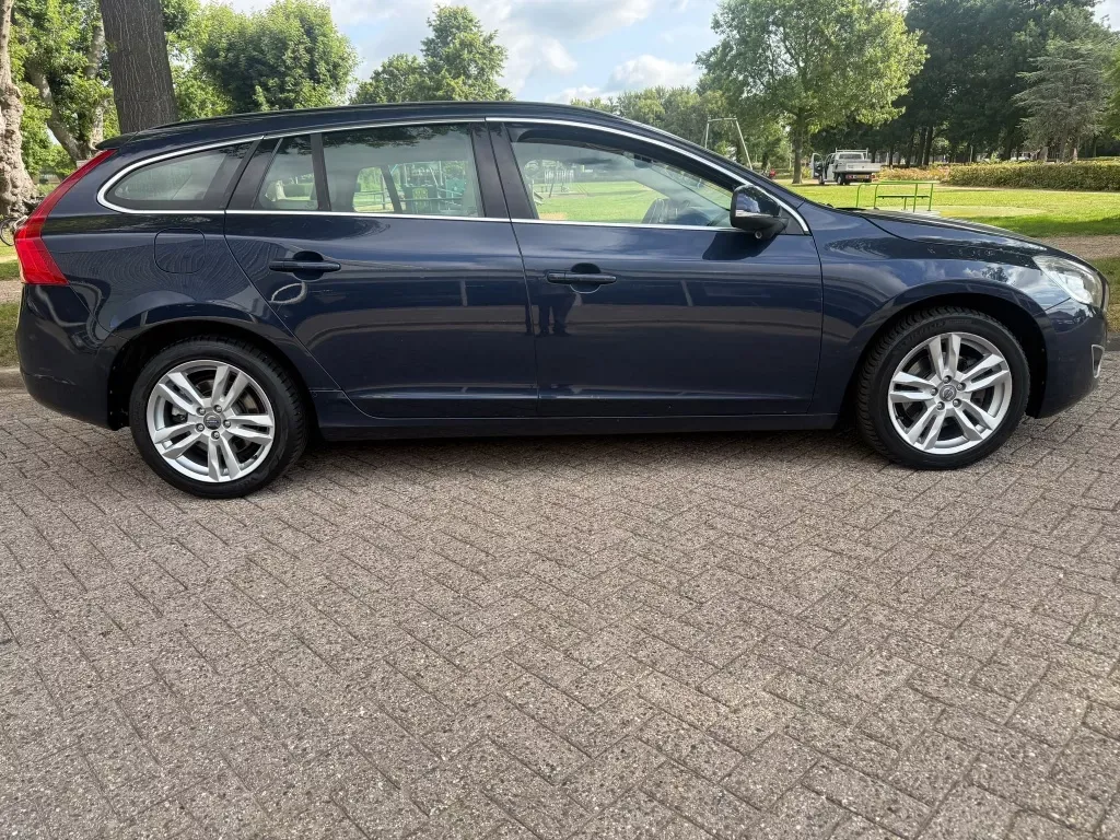 Volvo V60 (2012) — foto 1