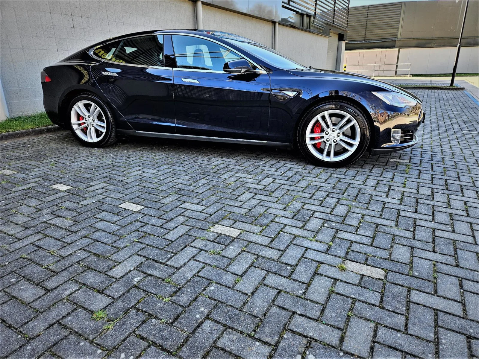 Tesla Model S (2015) — foto 1