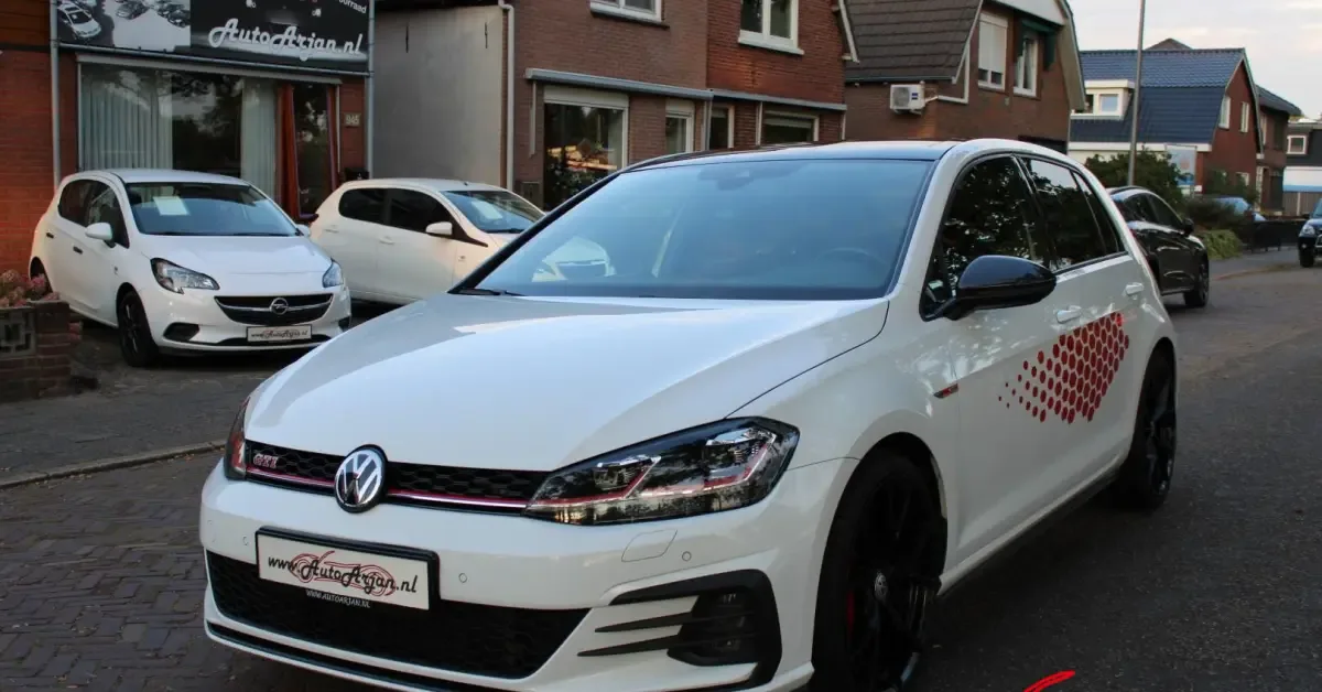 Volkswagen Golf (2019) — foto 1