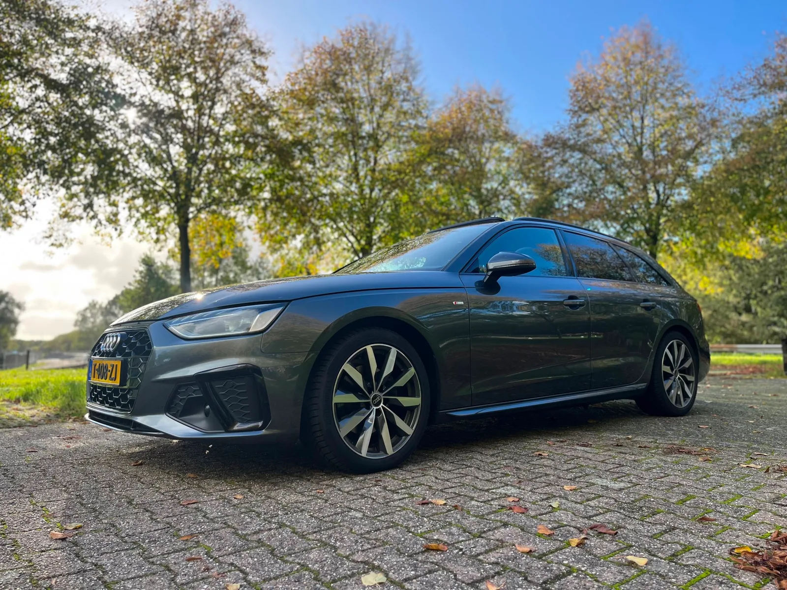 Audi A4 (2023) — foto 1